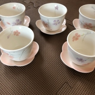 値下げしました！未使用　急須と湯呑みとソーサセットの画像