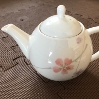 値下げしました！未使用　急須と湯呑みとソーサセットの画像