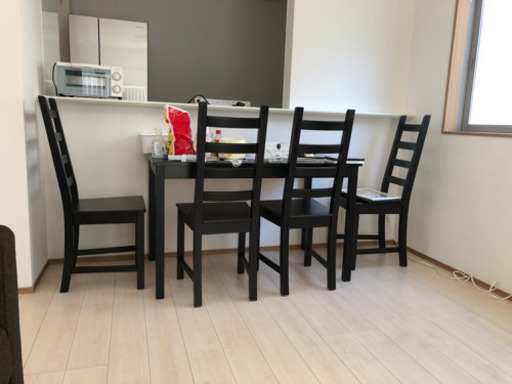 ダイニングテーブルのチェアーのみ4つ