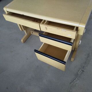 学習机さしあげます。