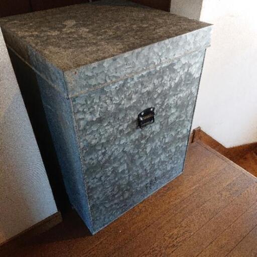 昭和レトロ   大型ブリキ収納缶