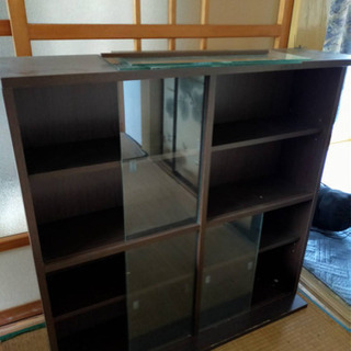 ガラス戸付き棚