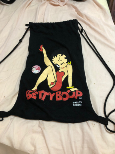 ベティちゃん　ナップサック　　缶バッチ付き