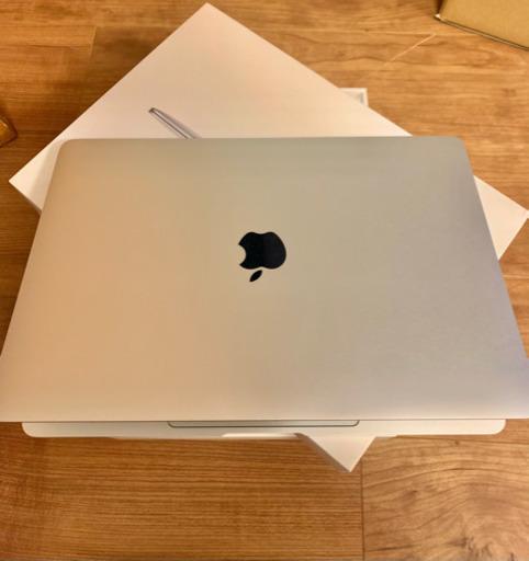 2020 MacBook Air i3 256GB Retina, 13インチ　ほぼ新品