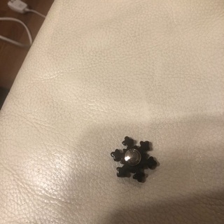 ルイヴィトン  ピンバッジの画像