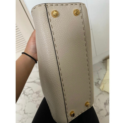 FENDI ピーカブー アイコニック エッセンシャリー ショルダーバッグ