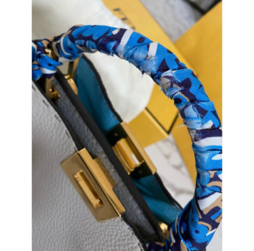 FENDI ピーカブー アイコニック エッセンシャリー ショルダーバッグ