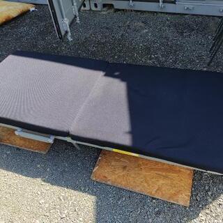 予約中　折り畳み式ベッド　