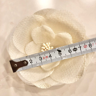 【ネット決済・配送】#6 新品未使用　美品　ハンドメイド　手作り　コサージュ　花　フォーマル　ブローチ　カメリア　上品　パーティー　衣装 Handmade formal corsage broach flower event luxurious Chanel Camilla costumeの画像