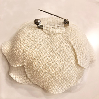 【ネット決済・配送】#6 新品未使用　美品　ハンドメイド　手作り　コサージュ　花　フォーマル　ブローチ　カメリア　上品　パーティー　衣装 Handmade formal corsage broach flower event luxurious Chanel Camilla costumeの画像