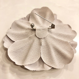 【ネット決済・配送】#8 新品未使用　美品　ハンドメイド　手作り　コサージュ　花　フォーマル　ブローチ　カメリア　上品　パーティー　衣装 Handmade formal corsage broach flower event luxurious Chanel Camilla costume partyの画像