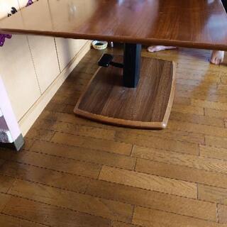 美品！昇降式テーブル幅120×79.5cm。高さ56～68cm。の画像
