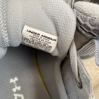 【美品】UNDER ARMOR アンダーアーマー スニーカー バッシュ 25.5cmの画像