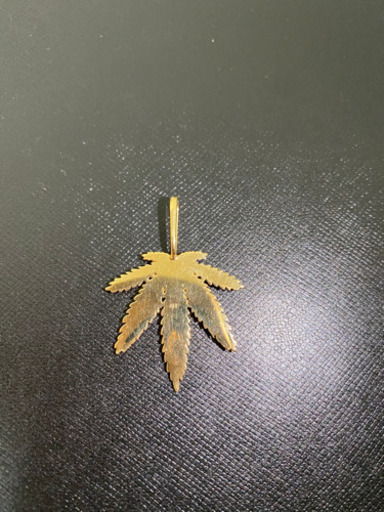 マリファナ　麻　大麻　18k ペンダントトップ　