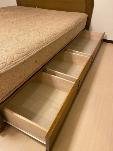 ワイドダブルベッド