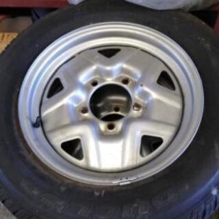 ジムニー純正　175/80R16 8本あります。