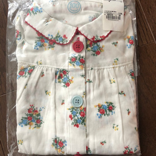 新品未使用サイズ100、CombiMiniの花柄パジャマ