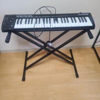MIDIキーボード スタンドの画像