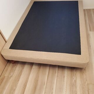 ダブルベッドの画像