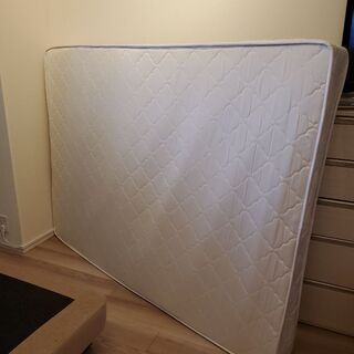 ダブルベッドの画像