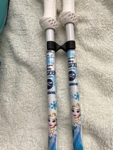 子供用　サロモンブーツとアナ雪ロシニョールの板とストック