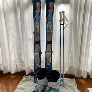 子供用 サロモンブーツとアナ雪ロシニョールの板とストック