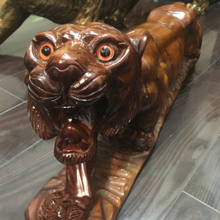 木彫りの虎！美品！の画像