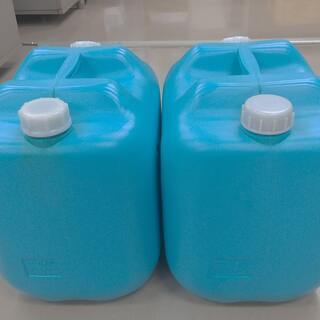 灯油用ポリタンク2個、20リットル