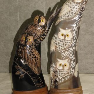 フクロウの置物　珍しい2連、3連　牛角？ 彫刻 梟 ふくろう フクロウ 不苦労 福来朗 縁起物 開運招福 置物 飾り物 和風 インテリア 動物 2個の画像