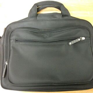 ＶＡＬＥＮＴＩＮＯ ＲＯＳＳＡ 　カバン　縦33㎝横40㎝厚さ12㎝ 