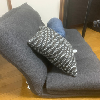 ニトリのソファとクッションの画像