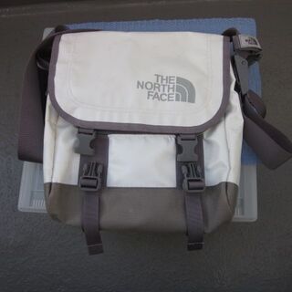 ①THE NORTH FACEメッセンジャーバッグ　pvc ノー...