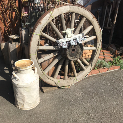 ガーデニング雑貨、レトロ雑貨、ちゃぶ台、牛乳缶、馬車の車輪