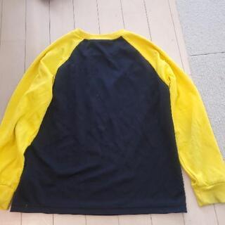 PUMAロンTシャツ，140センチ。クロ、イエローでカッコいいです‼️の画像
