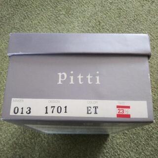 23.5㎝ pitti 黒のエナメルサンダル👡の画像