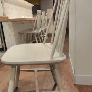 ライトグレー　椅子の画像
