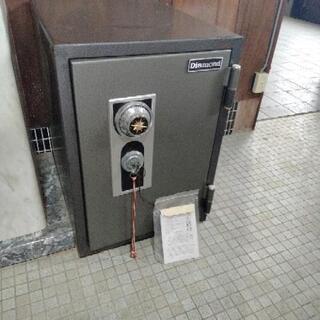 耐火金庫中型