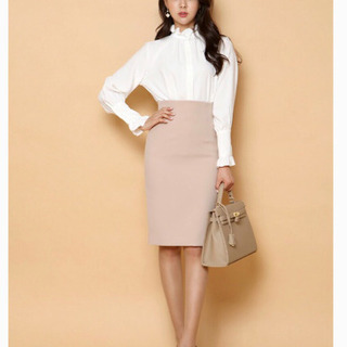 タイトスカート ベージュ サイズM 試着のみの画像