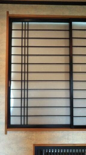 室内用の家具(窓などに)