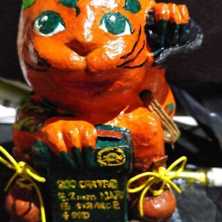 招き猫　１体限定の作品。