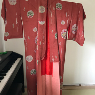 コーラルピンク色着物