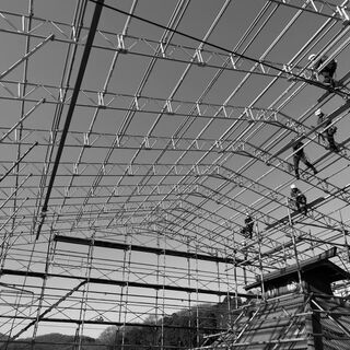 建設現場での組み立て・解体作業 ☆未経験大歓迎☆ 研修充実！日払い週払い可能！の画像