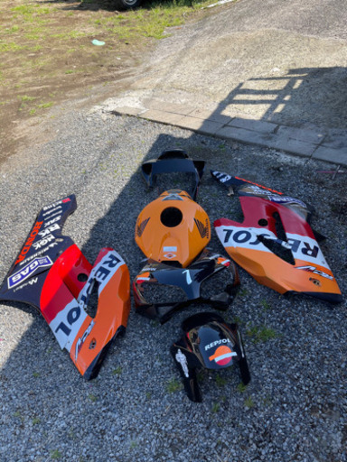 CBR1000RR用？　レプソルカラー　フルカウル