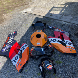 CBR1000RR用？　レプソルカラー　フルカウル