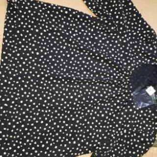 ブラウス　黒　　水玉