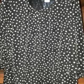 ブラウス　黒　　水玉の画像