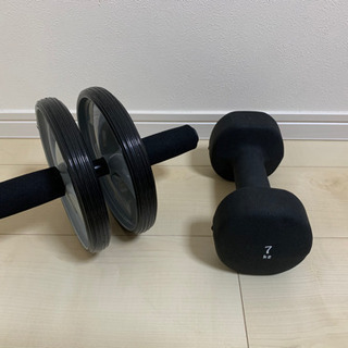 ダンベル（7kg）・腹筋ローラー　セットの画像