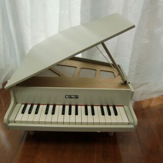 【商談中】カワイ製グランドピアノ　ホワイト　（おもちゃ）