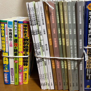 公務員試験対策 TAC 公務員VテキストV問題集などの画像