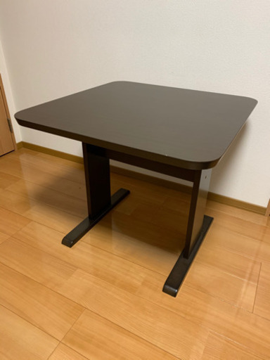 【更に値下げ実施】ダイニングテーブル(80×80×70)